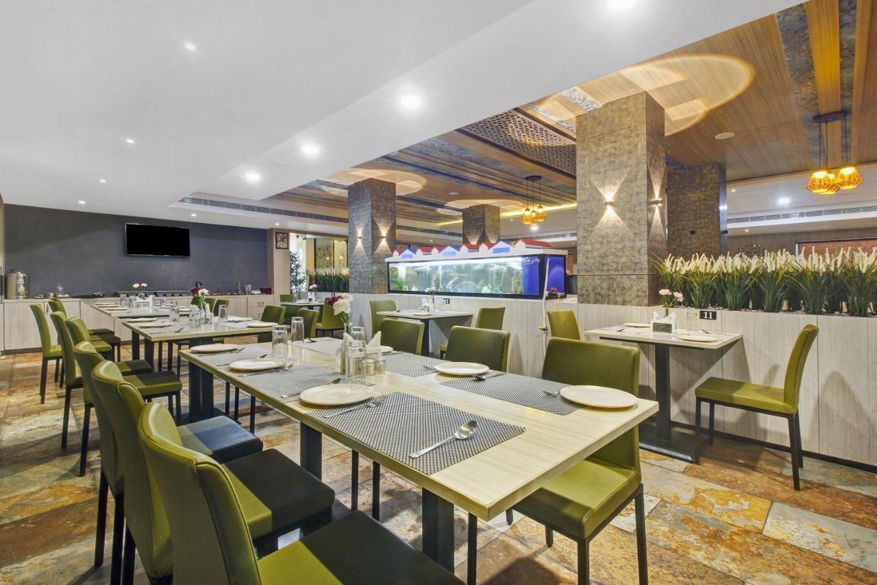 Collection O Hotel Swagath Pride Mancherāl Dış mekan fotoğraf