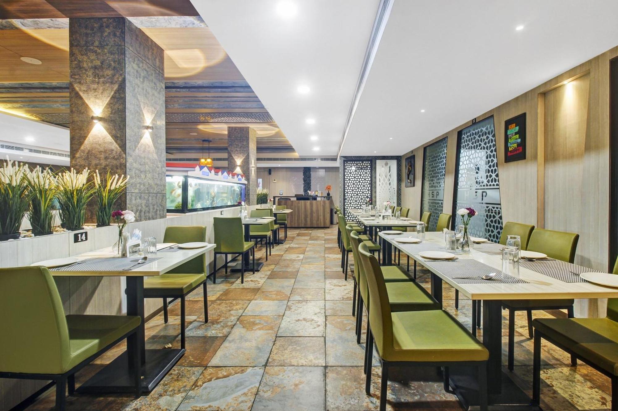 Collection O Hotel Swagath Pride Mancherāl Dış mekan fotoğraf