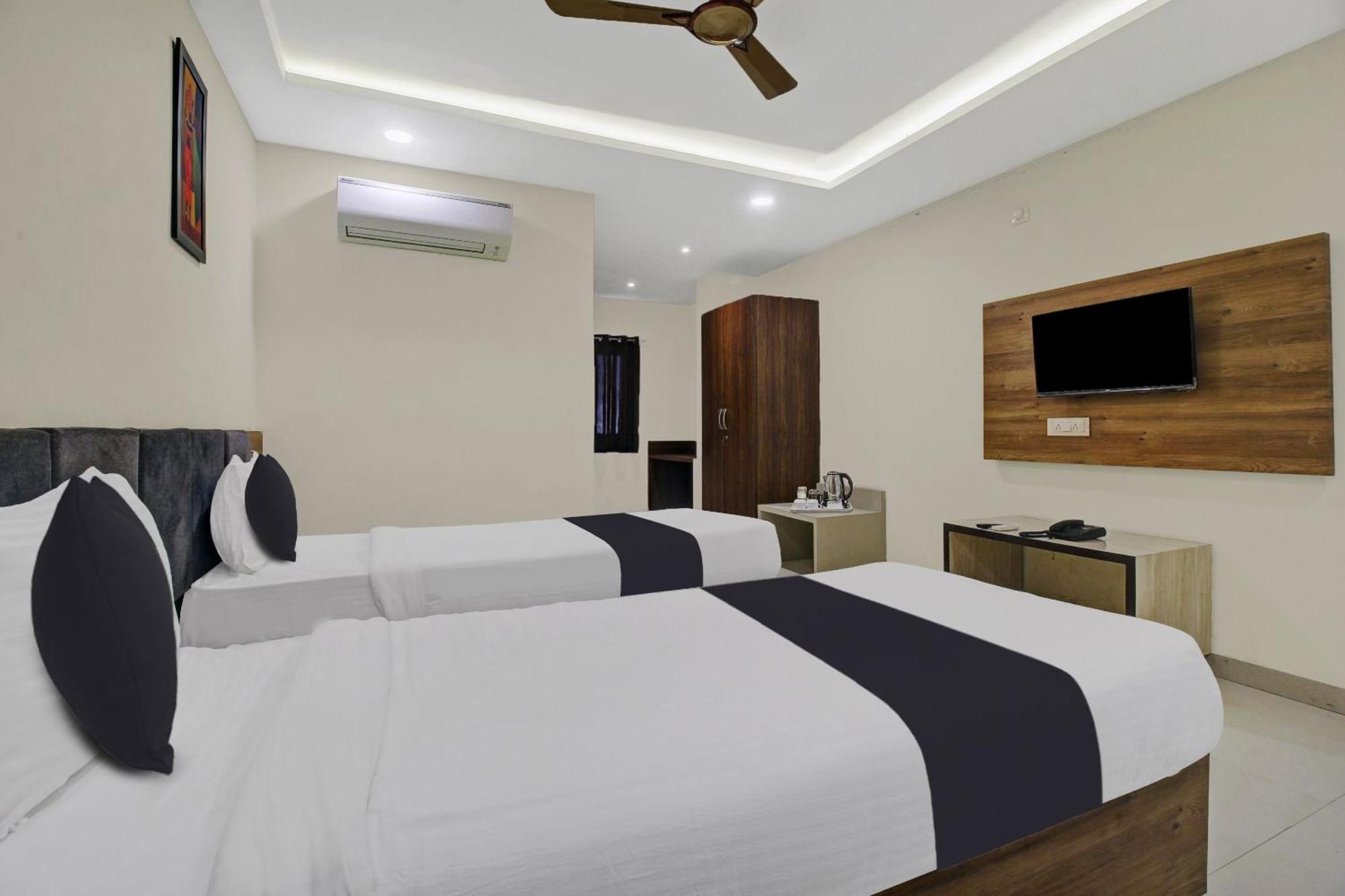 Collection O Hotel Swagath Pride Mancherāl Dış mekan fotoğraf