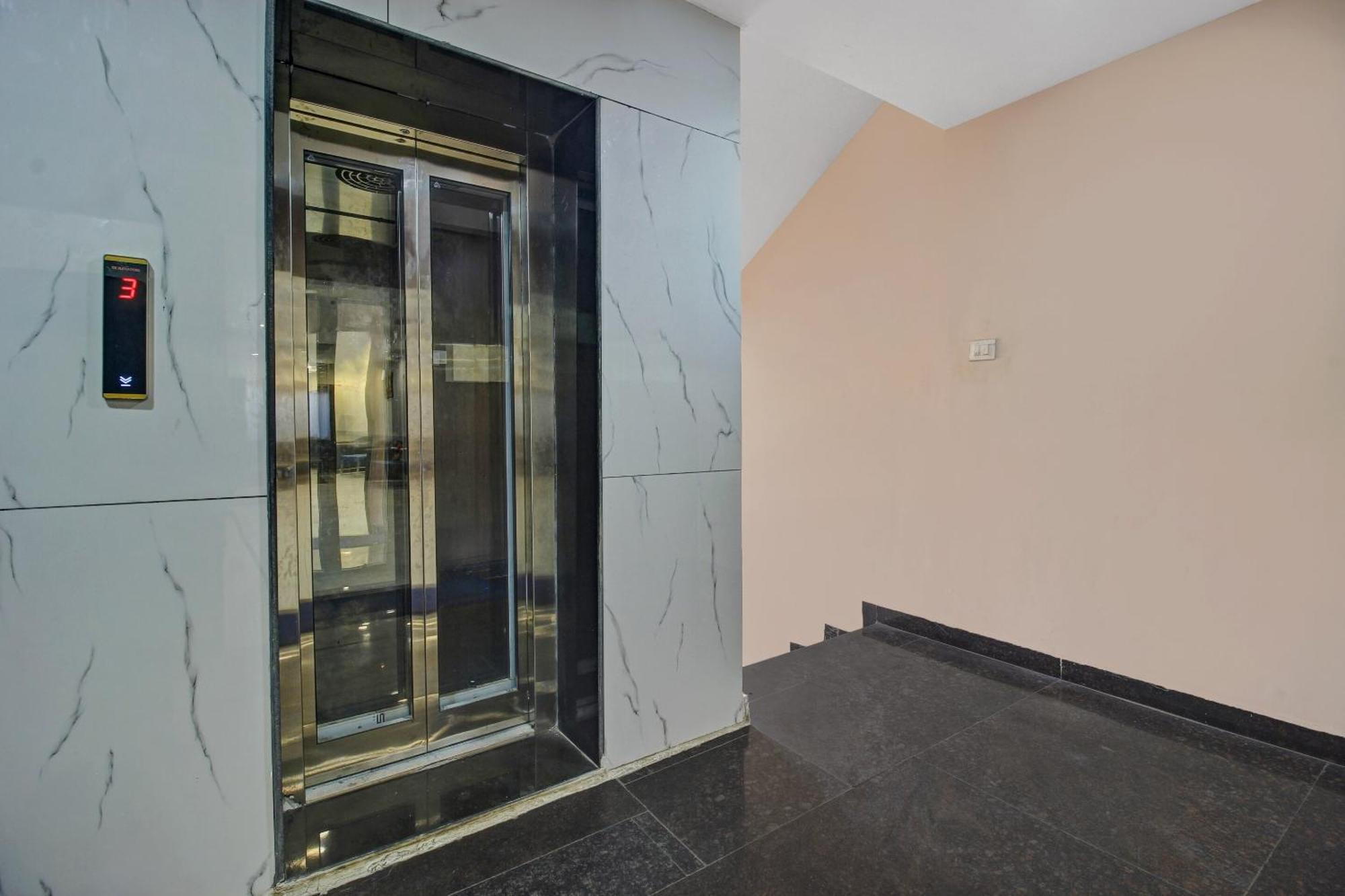 Collection O Hotel Swagath Pride Mancherāl Dış mekan fotoğraf