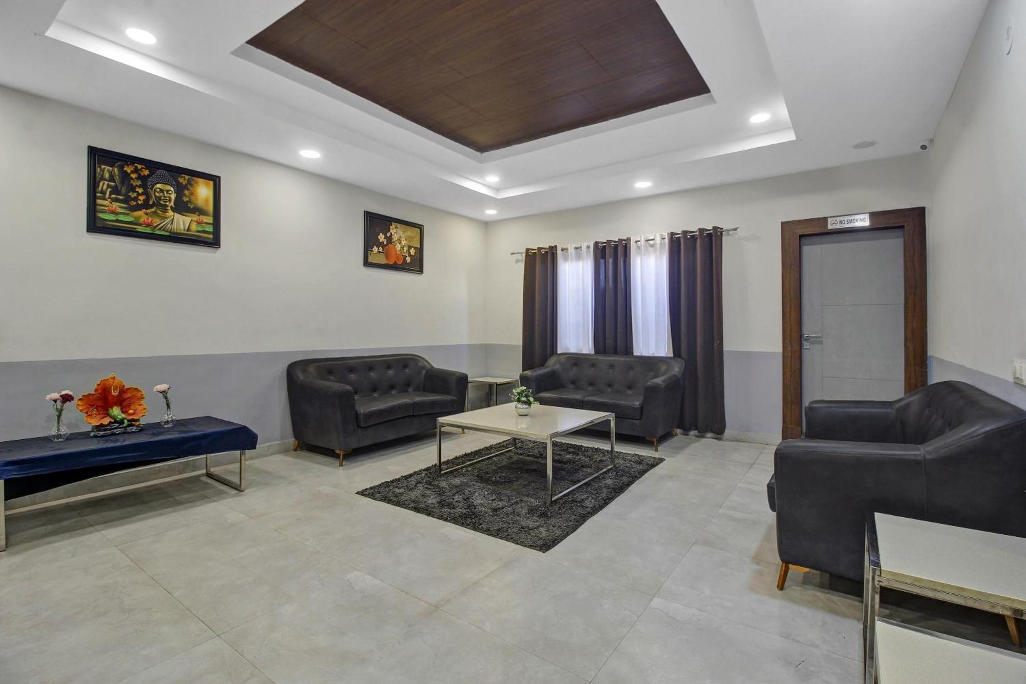 Collection O Hotel Swagath Pride Mancherāl Dış mekan fotoğraf