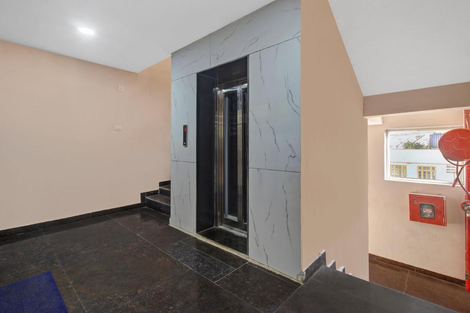 Collection O Hotel Swagath Pride Mancherāl Dış mekan fotoğraf